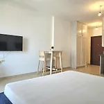 Apartmemt With Sea View 303 アパート
