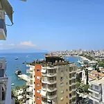 Apartmemt With Sea View 303 アパート